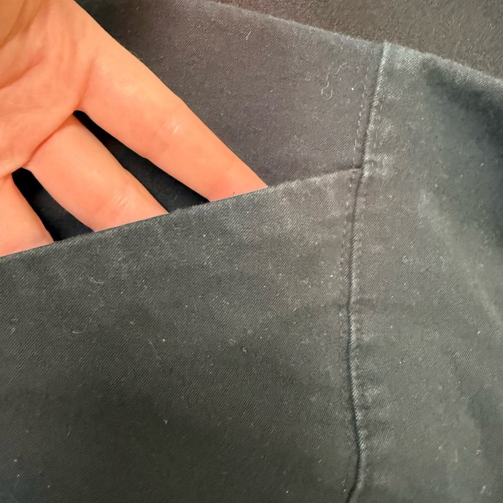 Old Navy Women's Wide Leg Pants in Navy and Black - Picture 3 of 5
